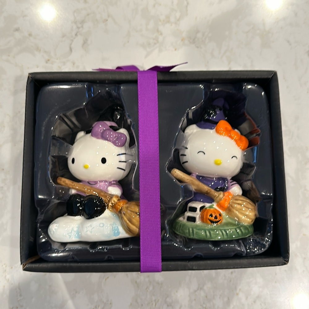 Hello Kitty Salt & Pepper Shaker